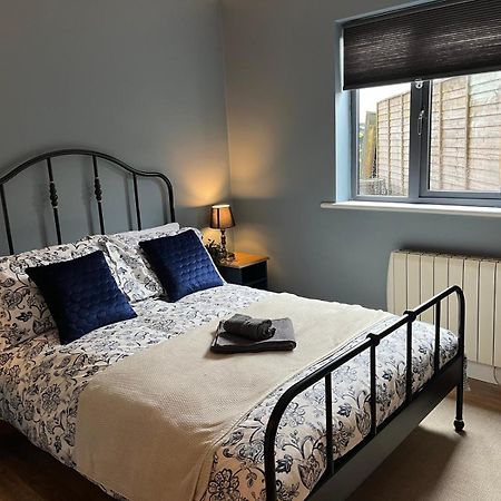 Woodquay Mews Apartment กัลเวย์ ภายนอก รูปภาพ