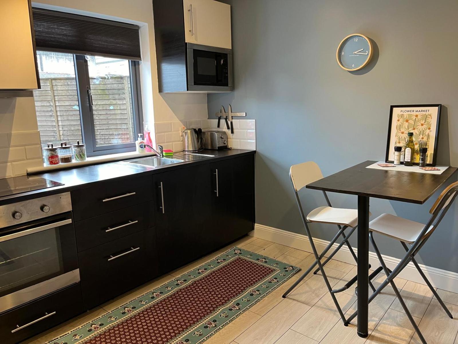 Woodquay Mews Apartment กัลเวย์ ภายนอก รูปภาพ