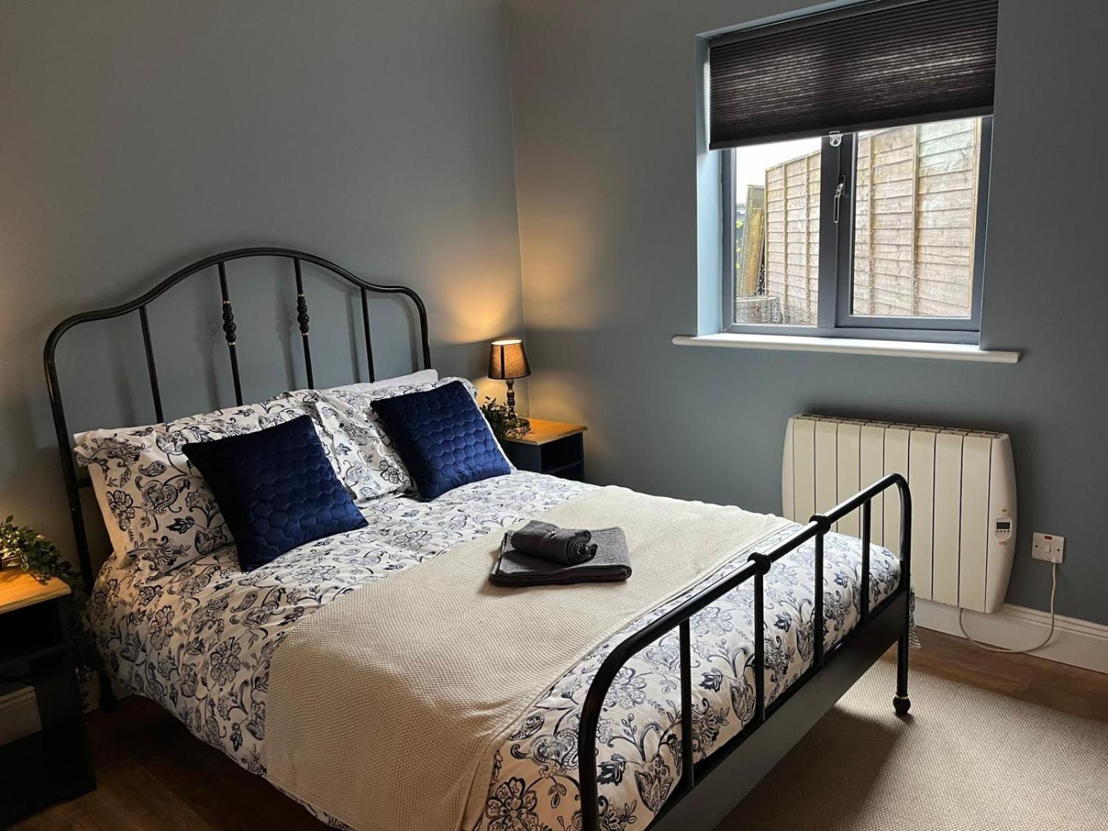 Woodquay Mews Apartment กัลเวย์ ภายนอก รูปภาพ